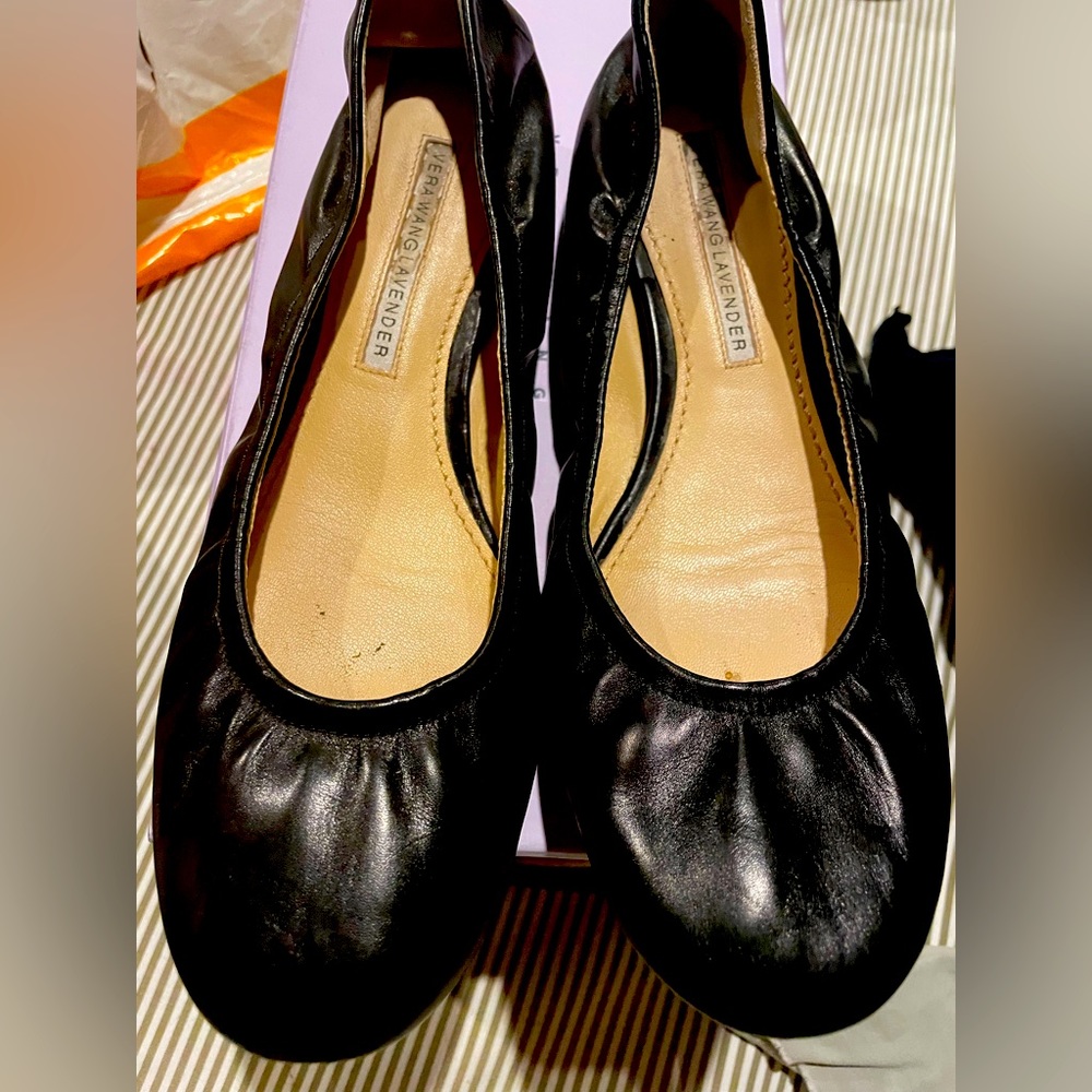 Vera Wang flats 2 pairs green an black